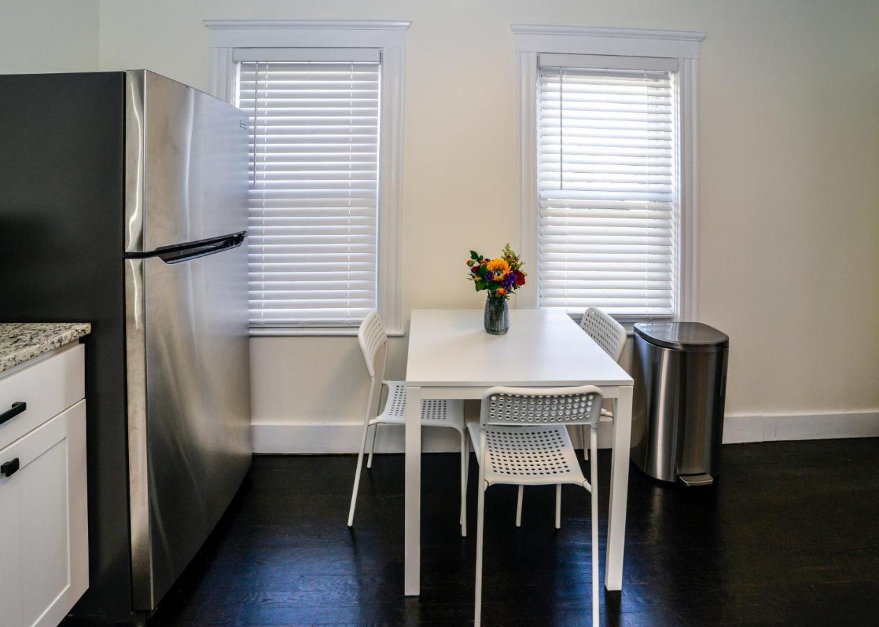 Modern Two Bedroom Condo - Boston Stoneham Екстериор снимка