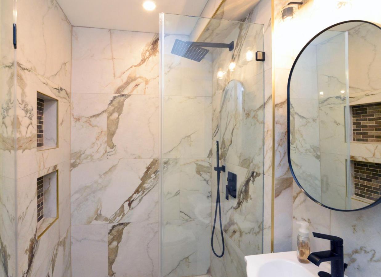 Modern Two Bedroom Condo - Boston Stoneham Екстериор снимка