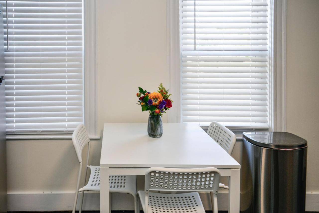 Modern Two Bedroom Condo - Boston Stoneham Екстериор снимка
