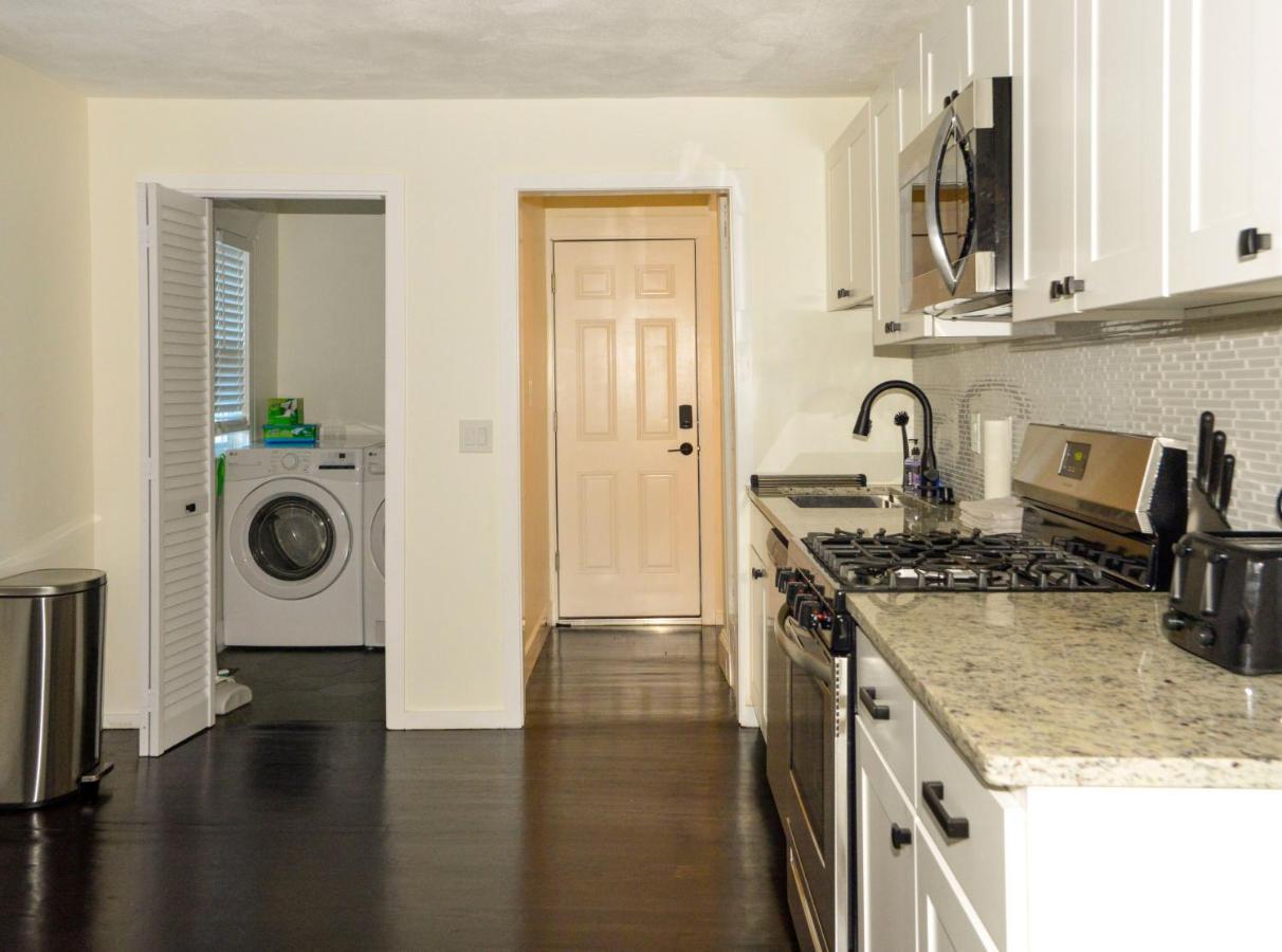 Modern Two Bedroom Condo - Boston Stoneham Екстериор снимка