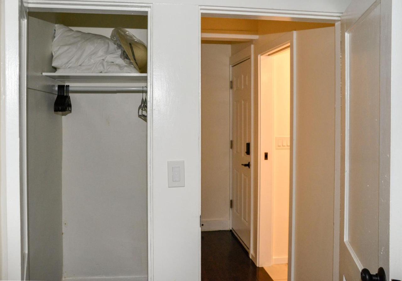 Modern Two Bedroom Condo - Boston Stoneham Екстериор снимка