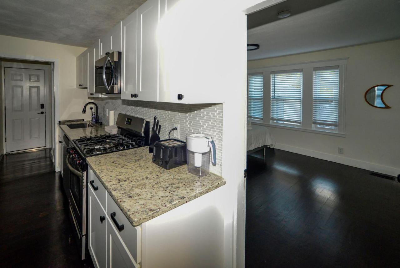 Modern Two Bedroom Condo - Boston Stoneham Екстериор снимка