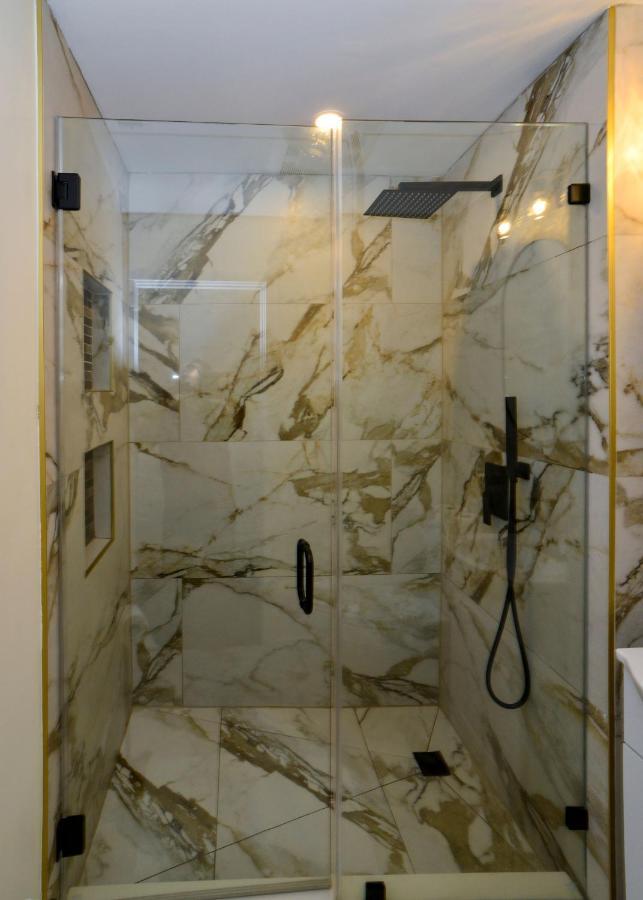 Modern Two Bedroom Condo - Boston Stoneham Екстериор снимка