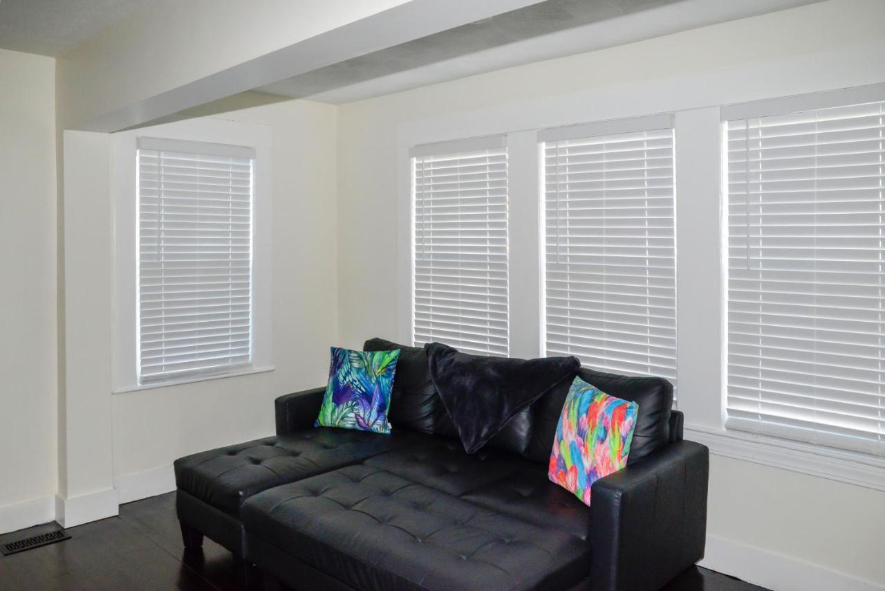 Modern Two Bedroom Condo - Boston Stoneham Екстериор снимка