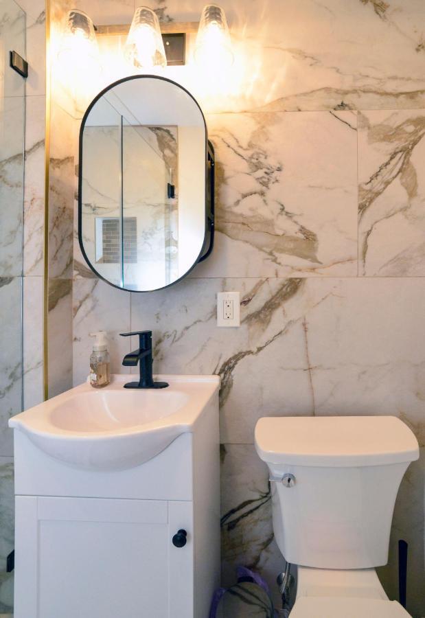 Modern Two Bedroom Condo - Boston Stoneham Екстериор снимка