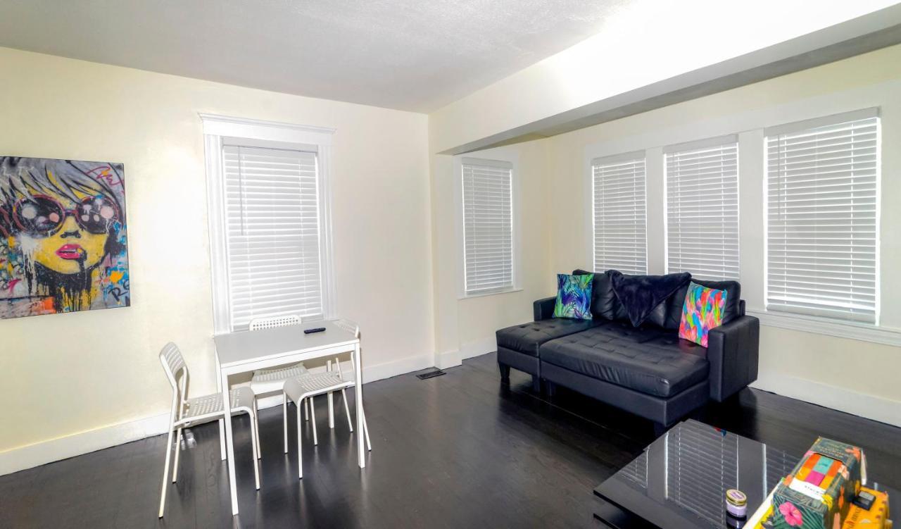 Modern Two Bedroom Condo - Boston Stoneham Екстериор снимка