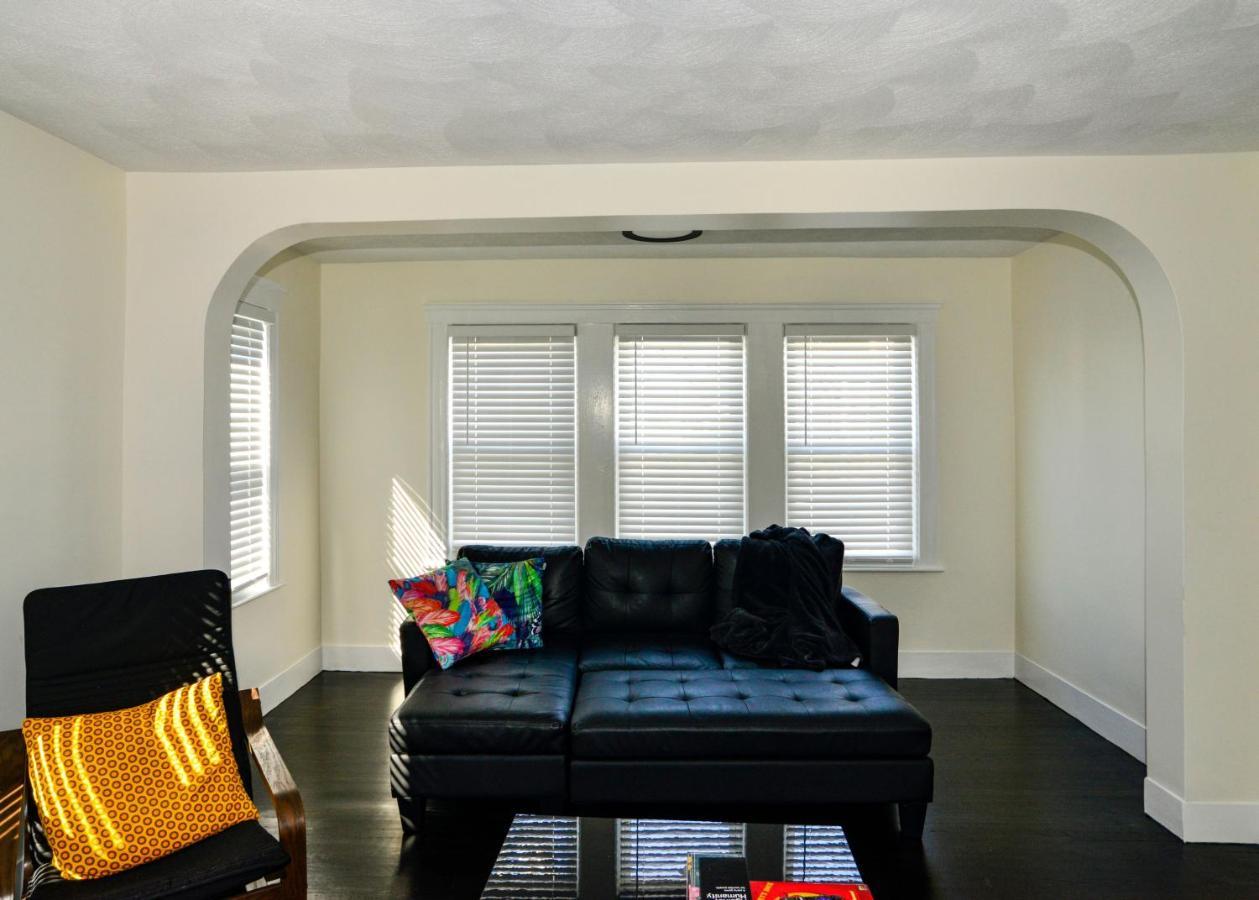 Modern Two Bedroom Condo - Boston Stoneham Екстериор снимка