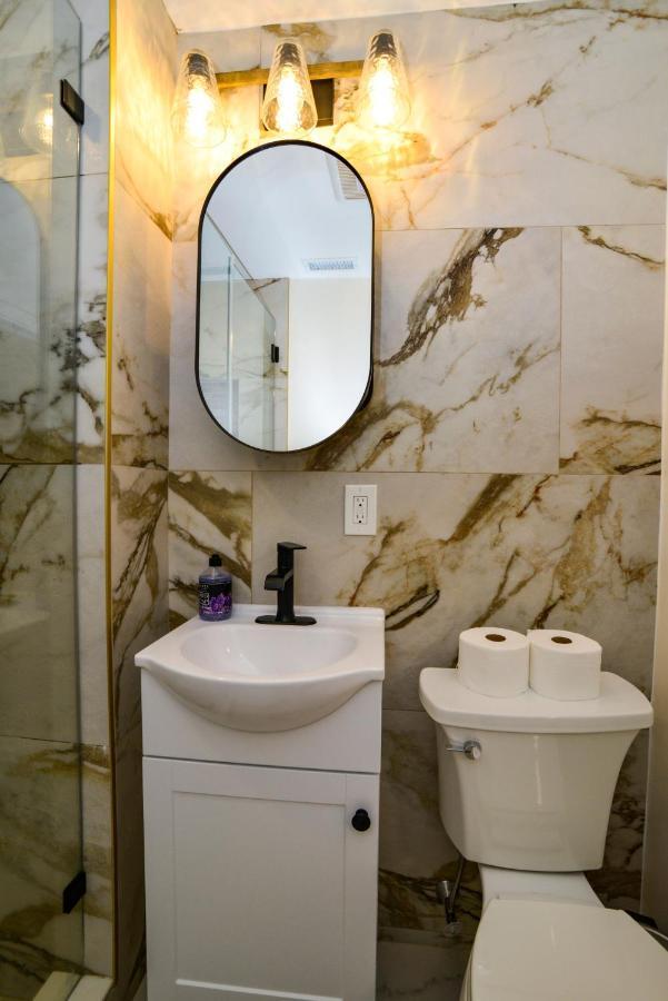 Modern Two Bedroom Condo - Boston Stoneham Екстериор снимка