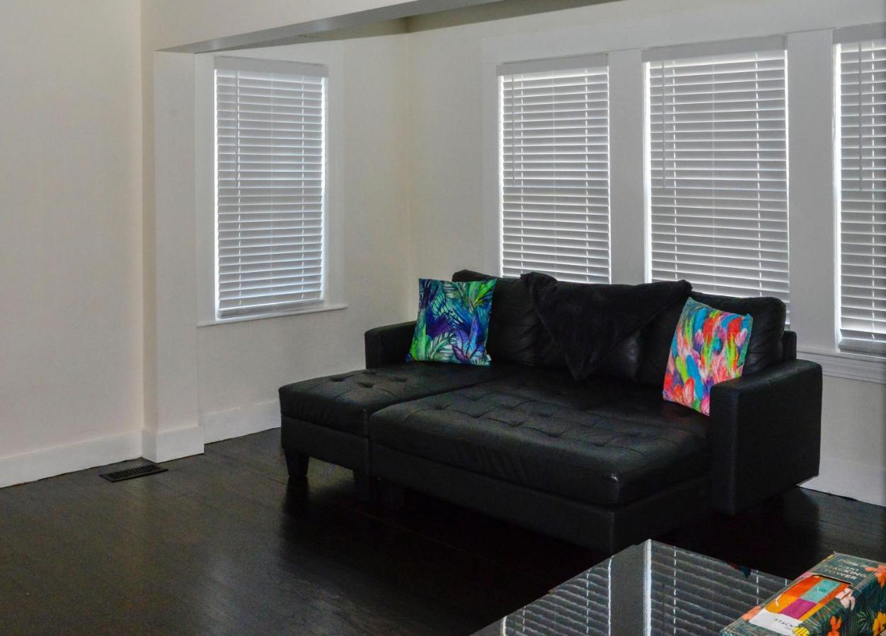 Modern Two Bedroom Condo - Boston Stoneham Екстериор снимка