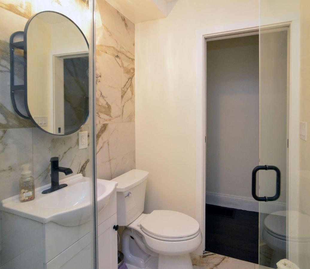 Modern Two Bedroom Condo - Boston Stoneham Екстериор снимка