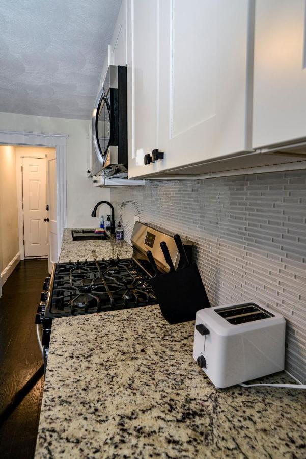 Modern Two Bedroom Condo - Boston Stoneham Екстериор снимка
