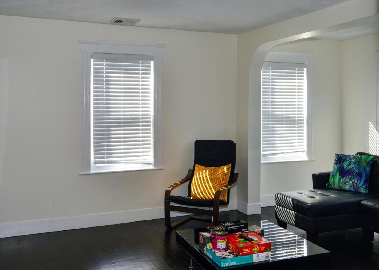 Modern Two Bedroom Condo - Boston Stoneham Екстериор снимка