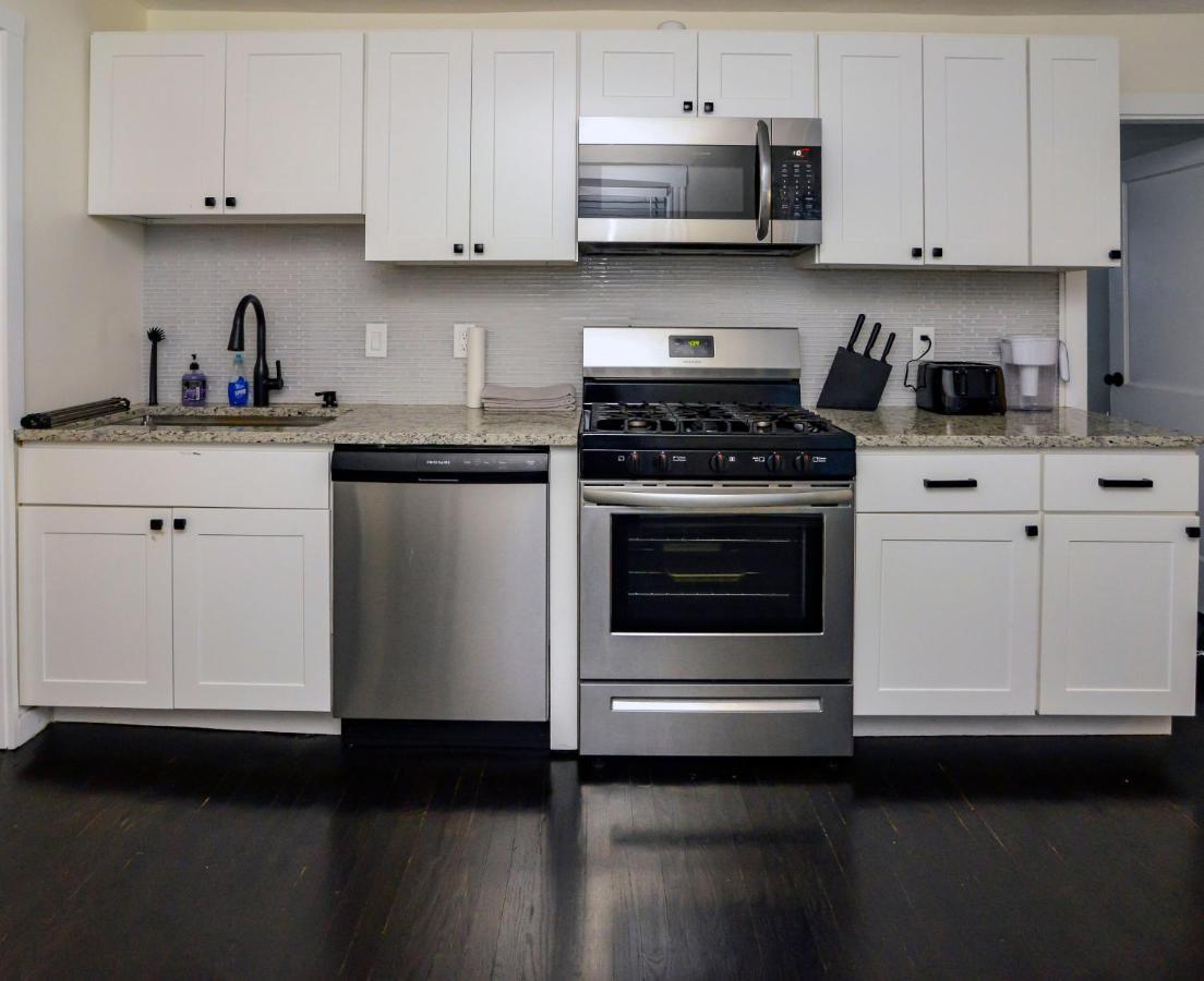 Modern Two Bedroom Condo - Boston Stoneham Екстериор снимка