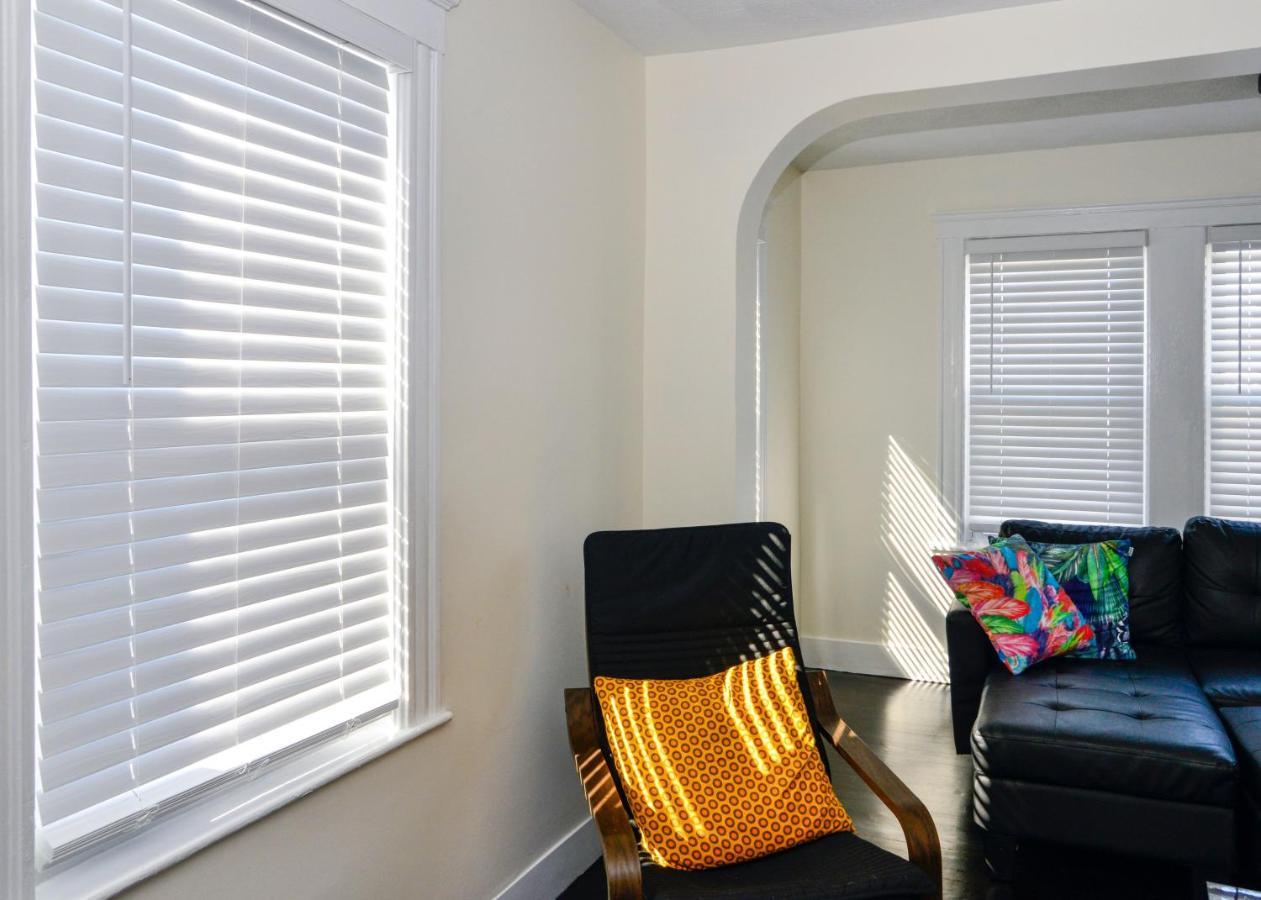 Modern Two Bedroom Condo - Boston Stoneham Екстериор снимка