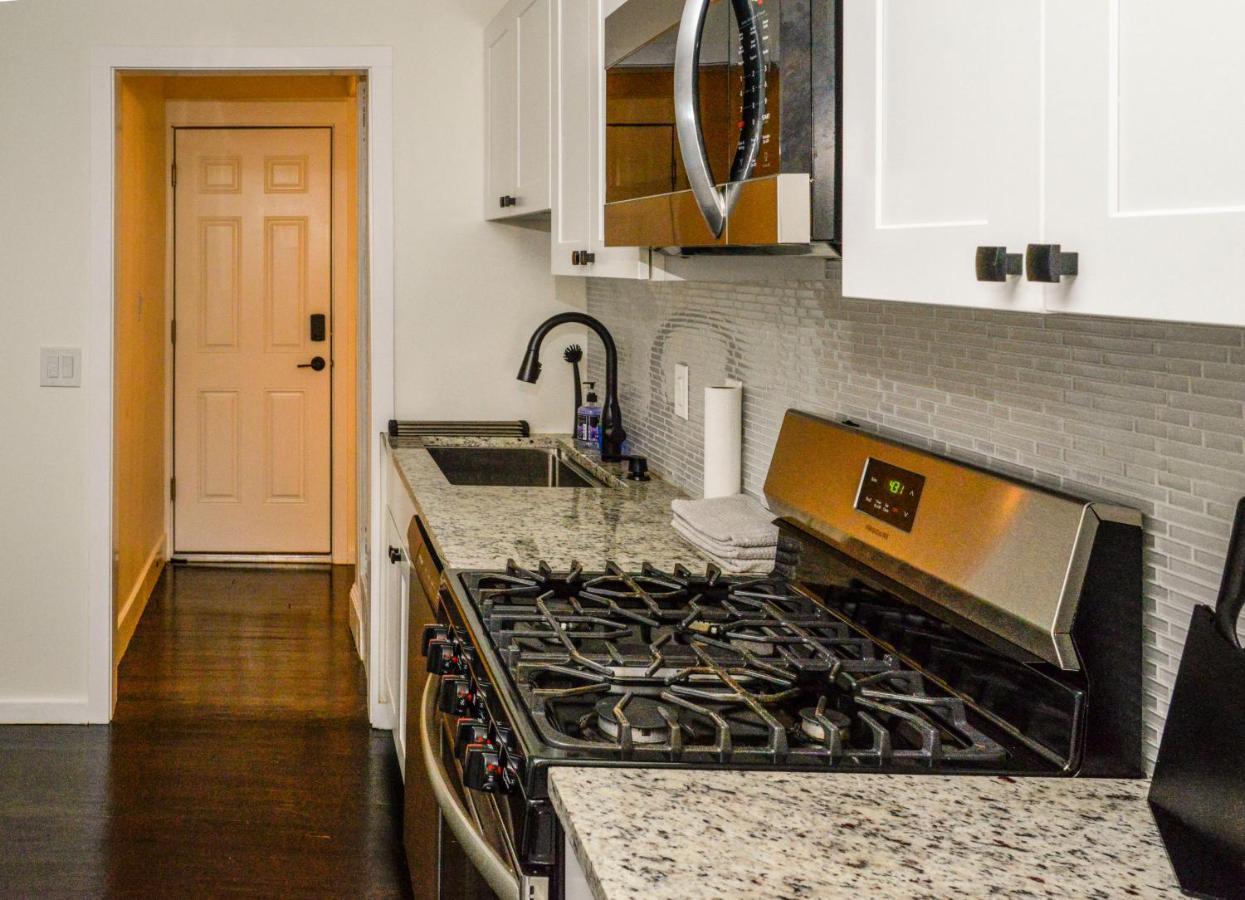 Modern Two Bedroom Condo - Boston Stoneham Екстериор снимка