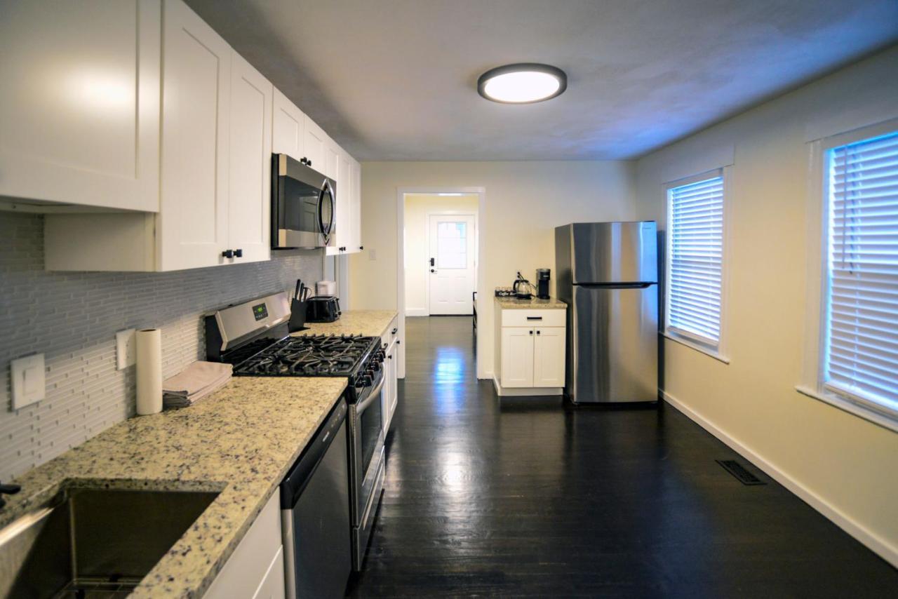 Modern Two Bedroom Condo - Boston Stoneham Екстериор снимка