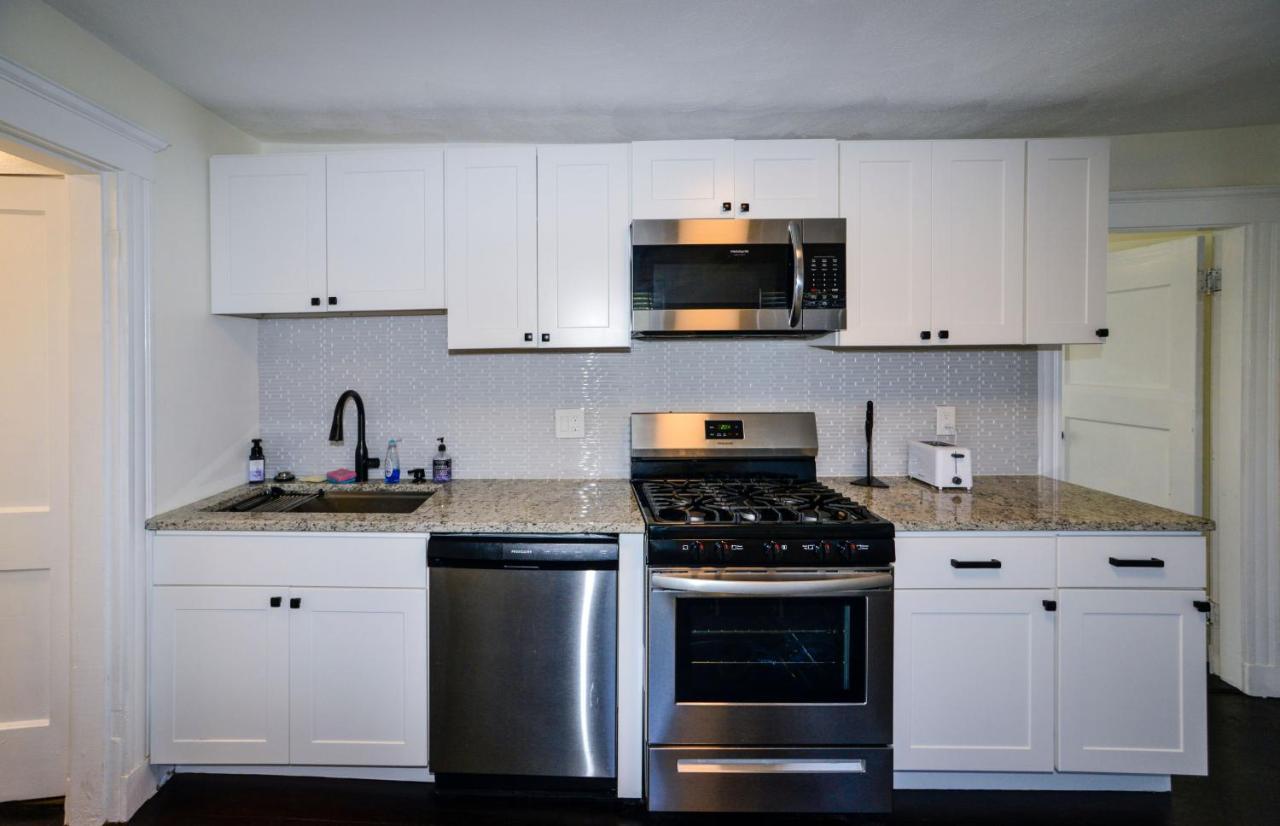 Modern Two Bedroom Condo - Boston Stoneham Екстериор снимка