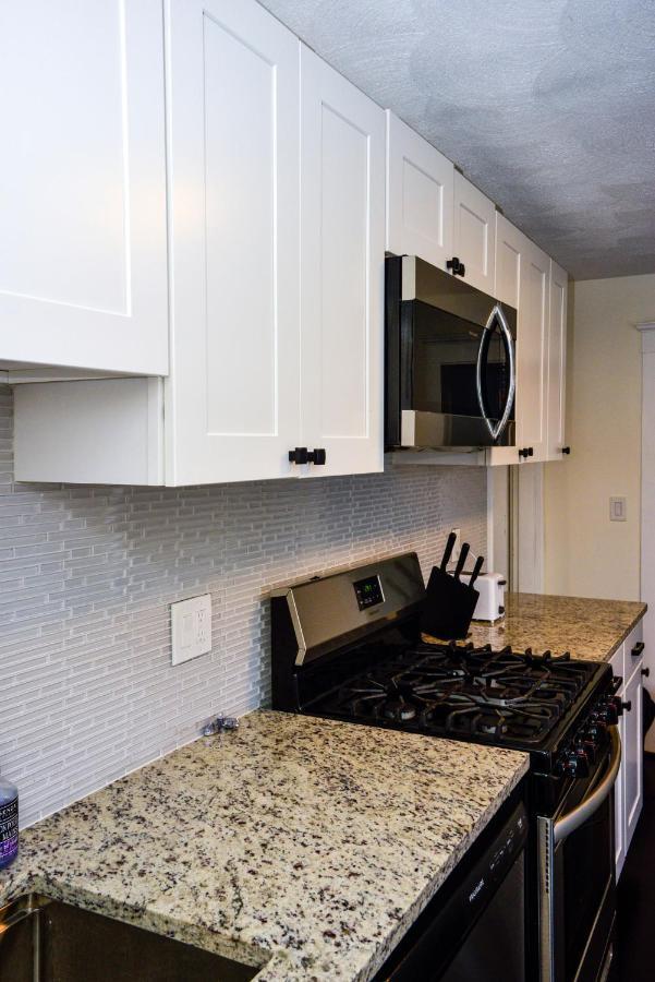 Modern Two Bedroom Condo - Boston Stoneham Екстериор снимка