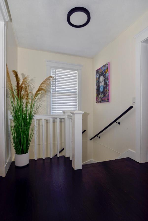 Modern Two Bedroom Condo - Boston Stoneham Екстериор снимка
