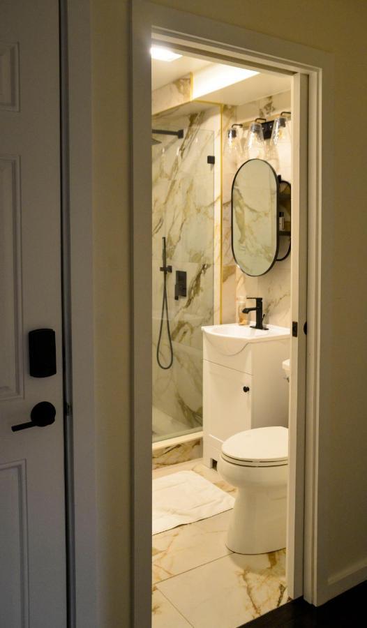 Modern Two Bedroom Condo - Boston Stoneham Екстериор снимка