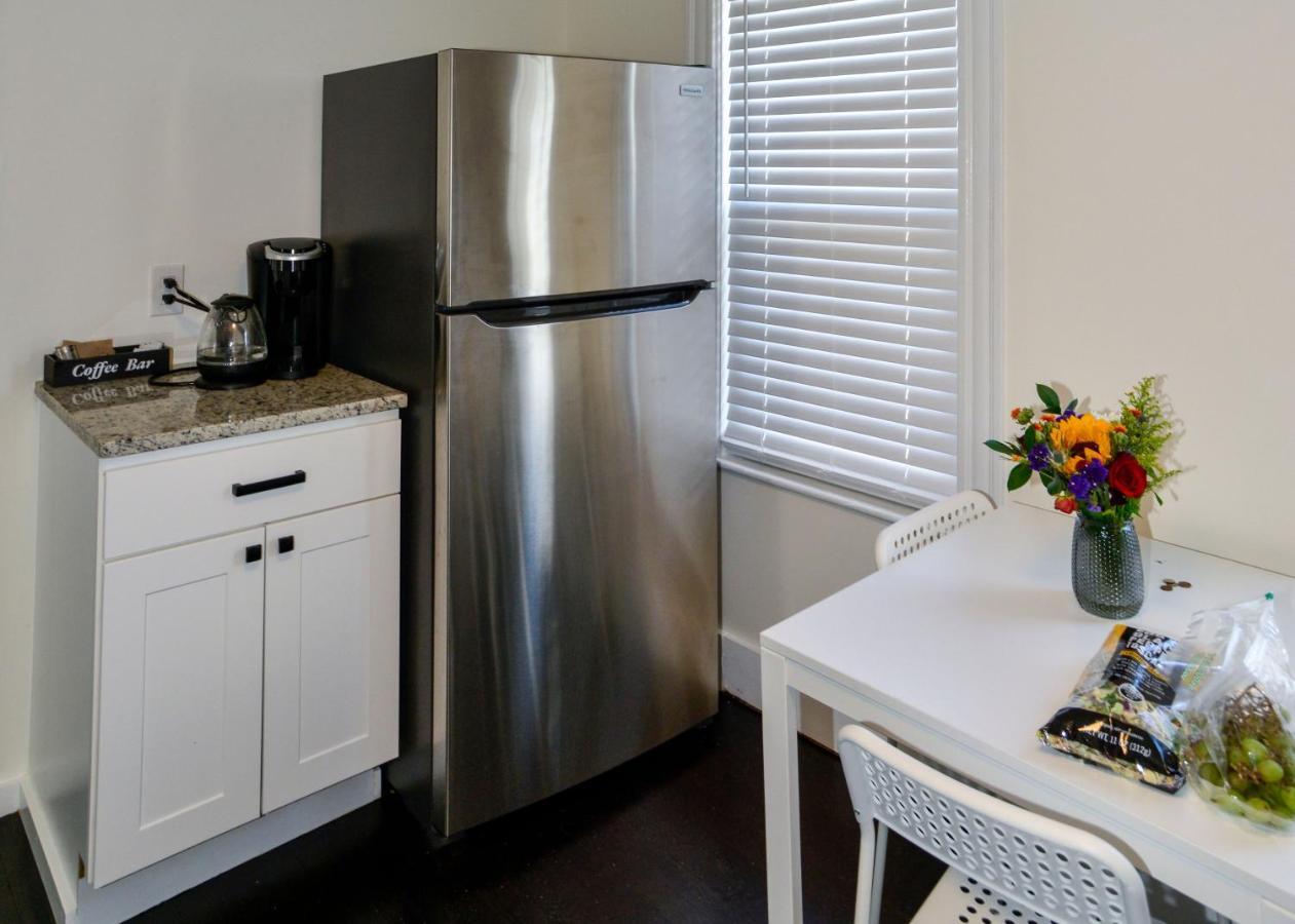 Modern Two Bedroom Condo - Boston Stoneham Екстериор снимка