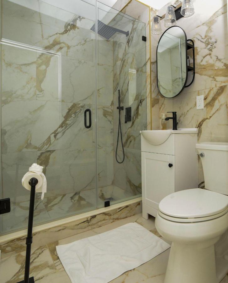 Modern Two Bedroom Condo - Boston Stoneham Екстериор снимка