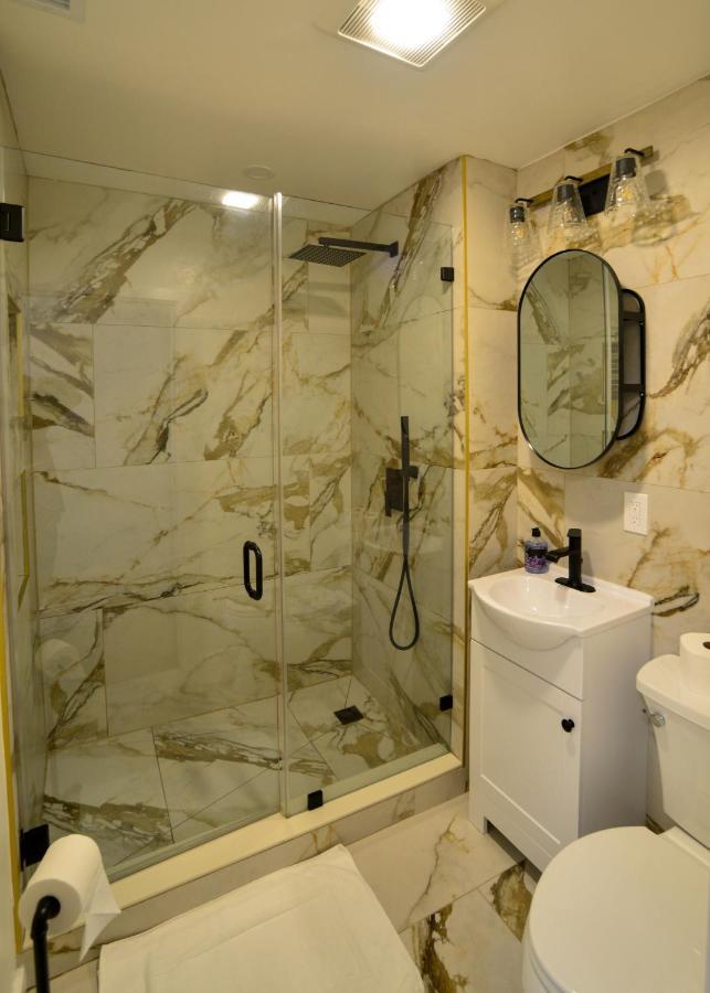 Modern Two Bedroom Condo - Boston Stoneham Екстериор снимка