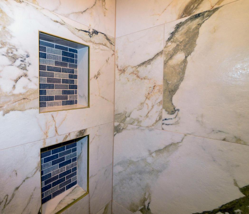 Modern Two Bedroom Condo - Boston Stoneham Екстериор снимка